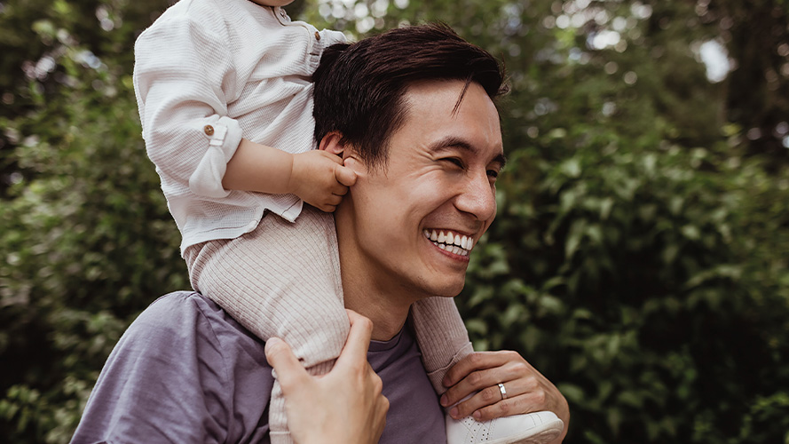 A couple is enjoying a meal together: image used on HSBC Malaysia Individual expertise and support page.